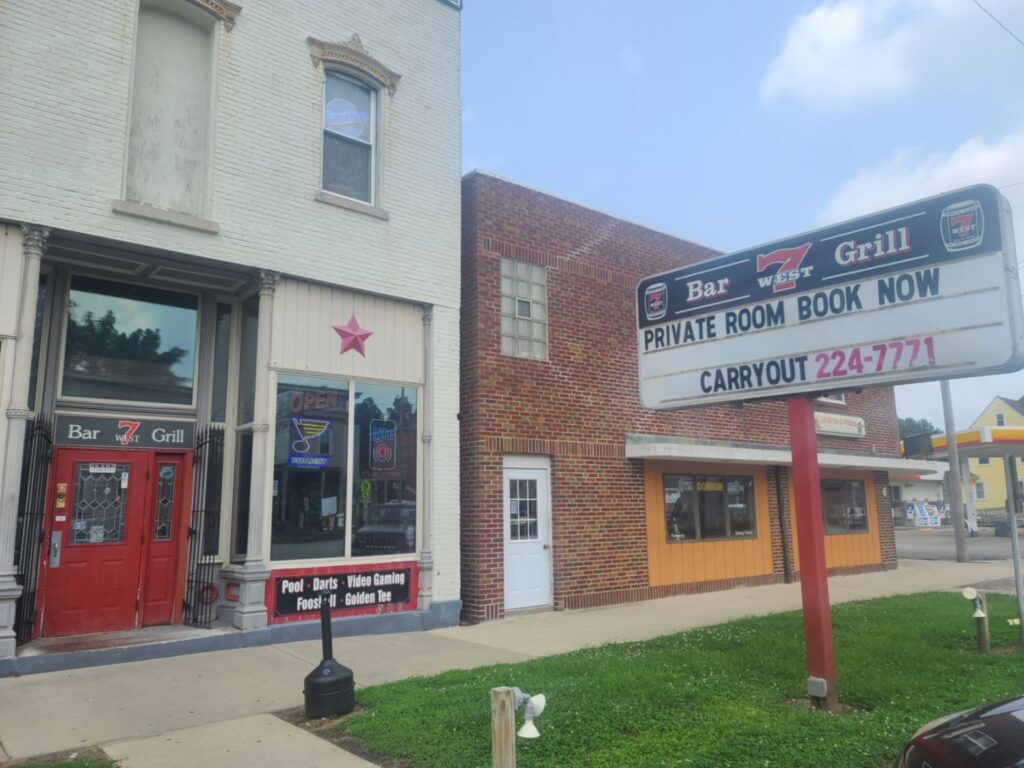 7 West Bar & Grill 1