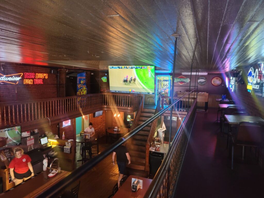 7 West Bar & Grill 3