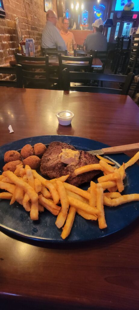 7 West Bar & Grill 4