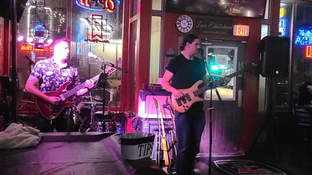 7 West Bar & Grill 5